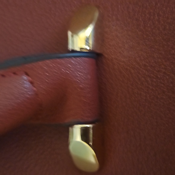 Sold Diva Burgundy Handbag - Picture 4 of 13